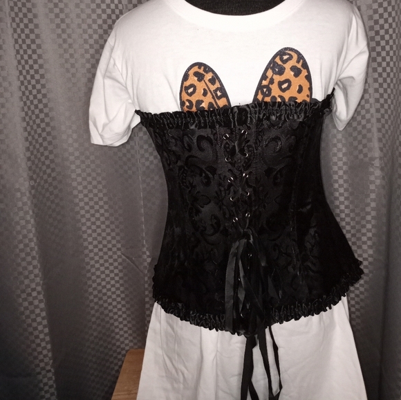 Elegant, black strapless jaquard satin corset with ruffled trim - Picture 10 of 14